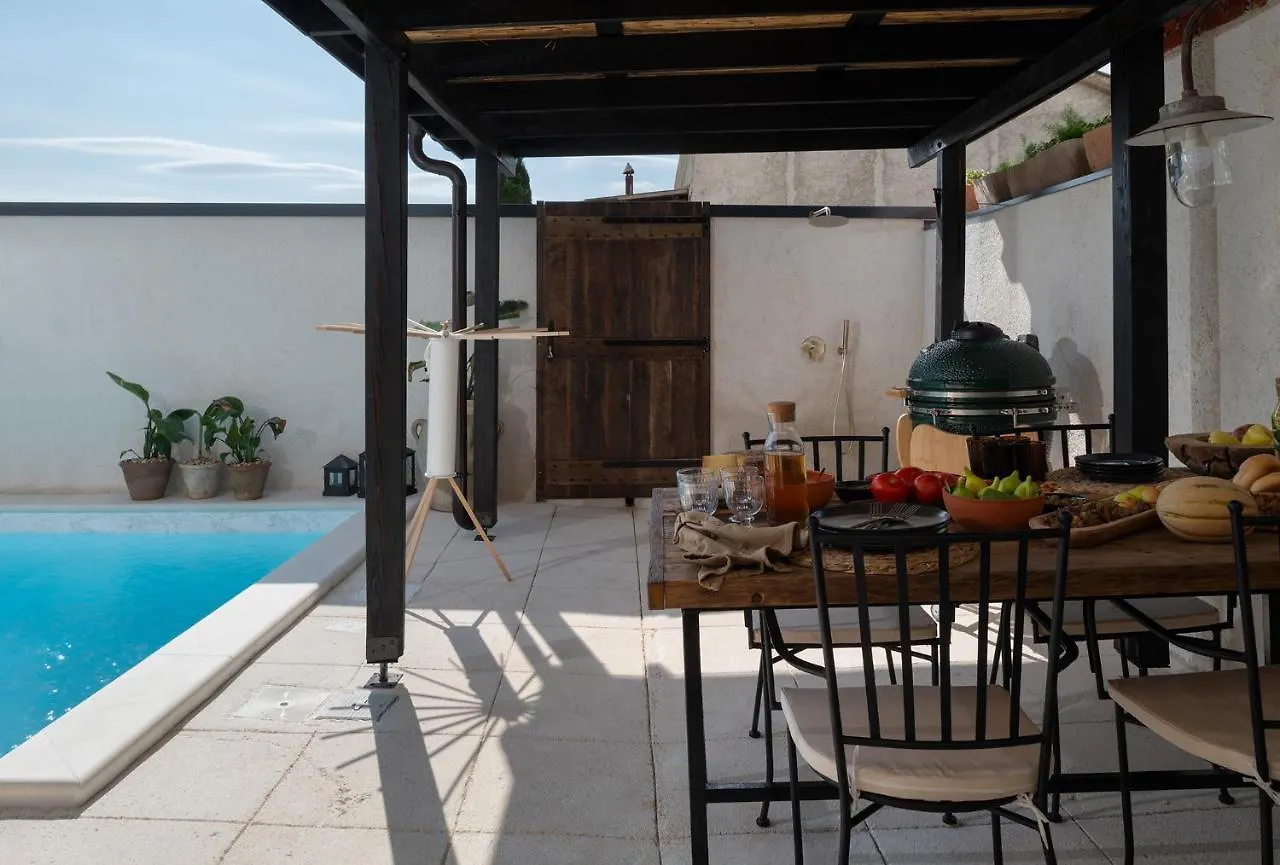 Holiday home Blacksmith'S House - Rental House With Heated Pool Posedarje